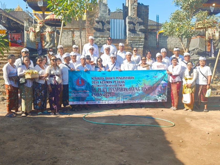 Bhakti Penganyar Desa Kesiman Petilan ke Pura Penataran Agung Rinjani Lombok
