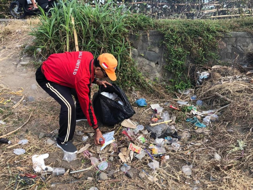 GOTONG ROYONG DI JL. BLATRI PADANG GALAK KESIMAM