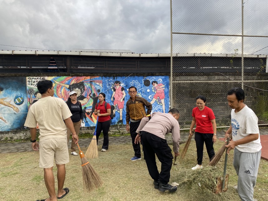 Kegiatan JUMPA BERLIAN (Jumat Pagi Bersih Lingkungan)