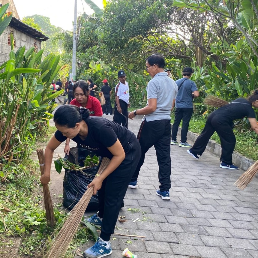 Kegiatan JUMPA BERLIAN (Jumat Pagi Bersih Lingkungan)